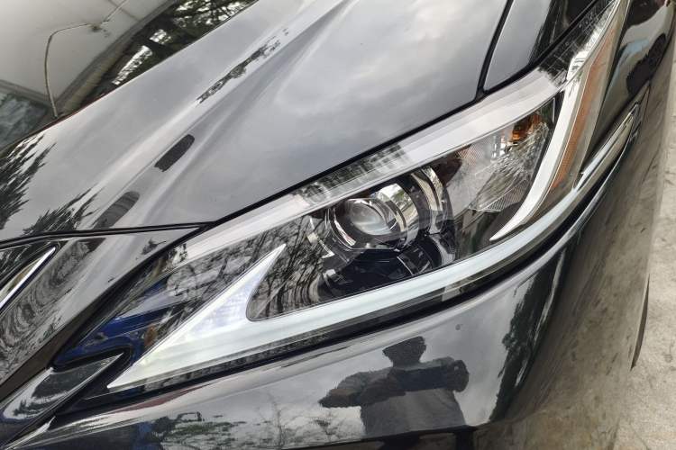 Used Lexus ES 2023 200 Excellence Edition Exterior 8