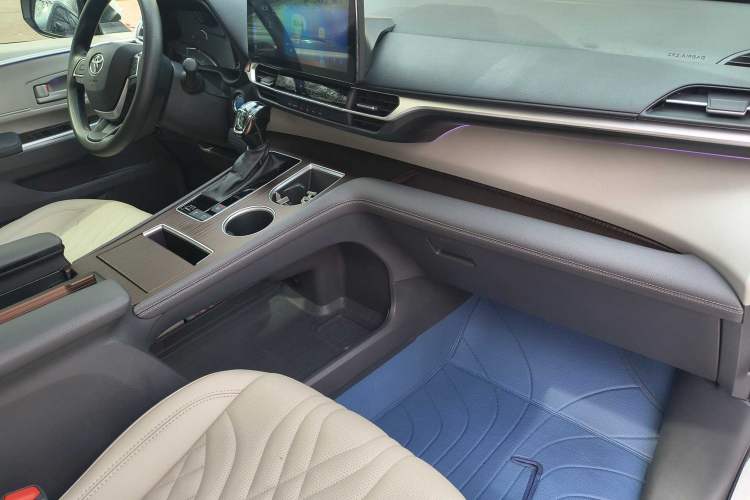 Used Toyota Granvia 2023 2.5L Hybrid Comfort Edition Interior 10