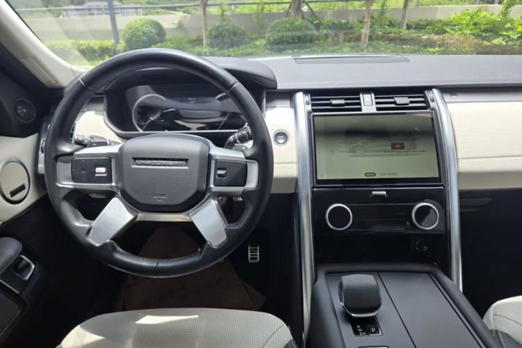 Used Land Rover Discovery 2023 Revised Version 360 PS R-Dynamic S