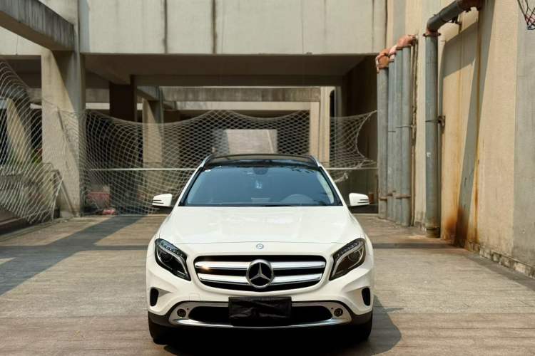 Used Mercedes-Benz GLA 2015 GLA 220 4MATIC Luxury Model Exterior 5