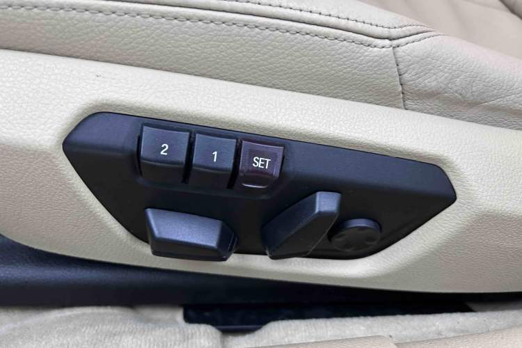 Used BMW 3 Series 2015 320i Fashion Model
