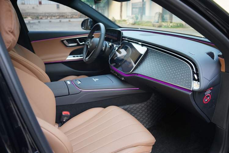 Used Mercedes-Benz E-Class 2024 E 260 L Interior 10