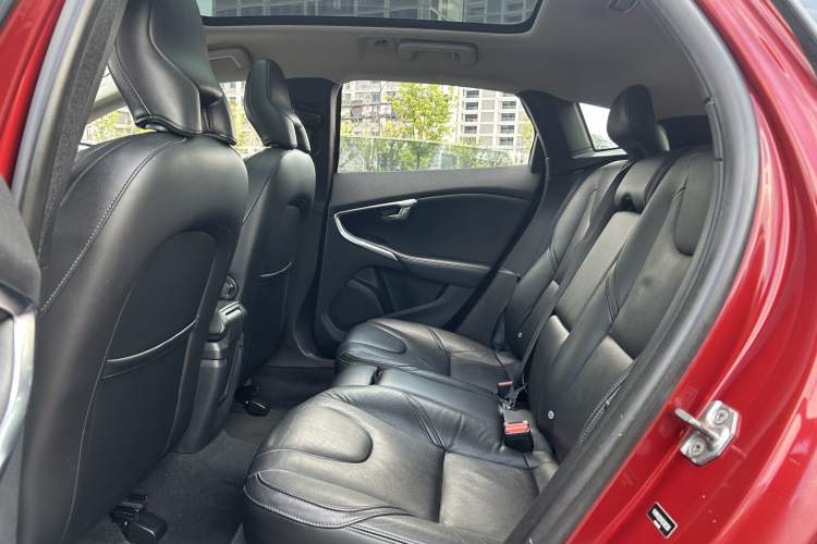 Used Volvo V40 2017 T3 Zhiyi Edition
