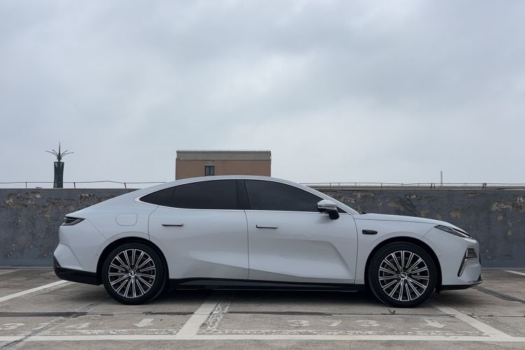 Used Geely Galaxy 8 2025 130km EM-i Flagship Edition Exterior 1