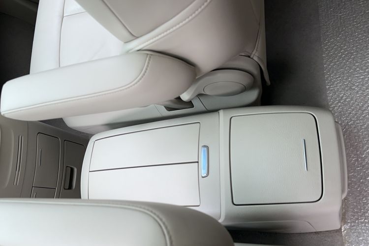 Used Buick GL8 2018 28T Luxury Model China VI Standard Interior 1