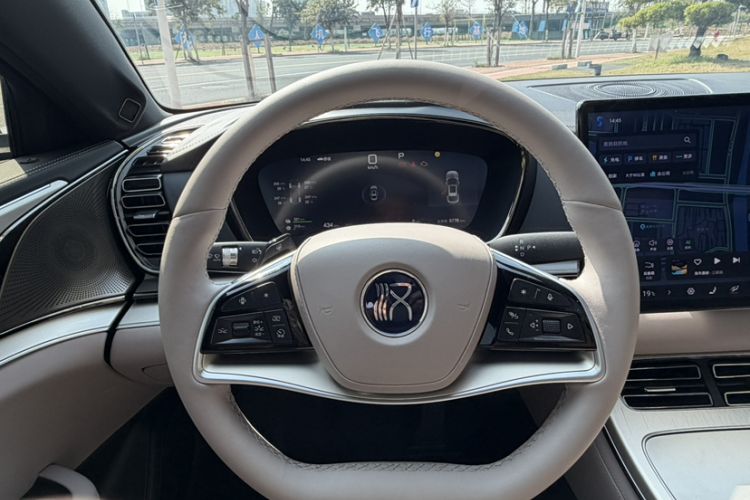 Used BYD Han 2025 DM-i Intelligent Driving Edition 245KM Prestigious Edition
