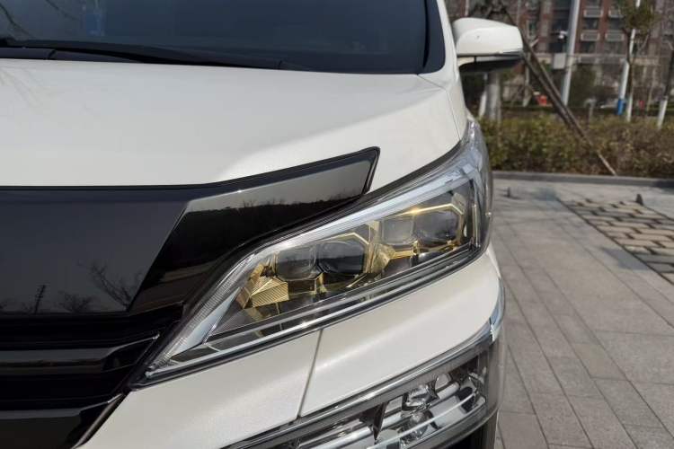 Used Toyota Vellfire 2023 Crown Dual-Engine 2.5L HV Ultimate Edition