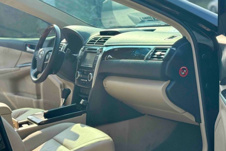 Used Toyota Camry 2012 Luxurious Edition 2.5HG Zunrui