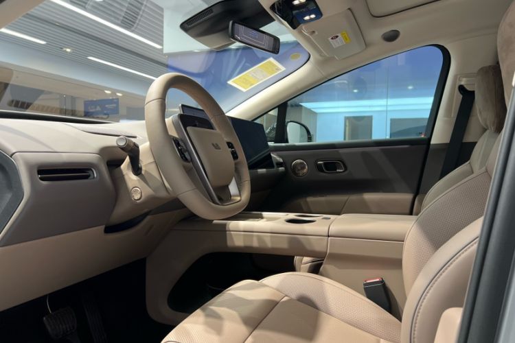 Used Li Auto Li Auto i8 2025 Model Standard Version
