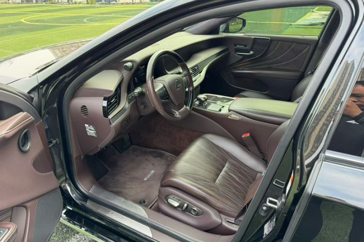 Used Lexus LS 2020 500h Luxury Edition China VI Standard
