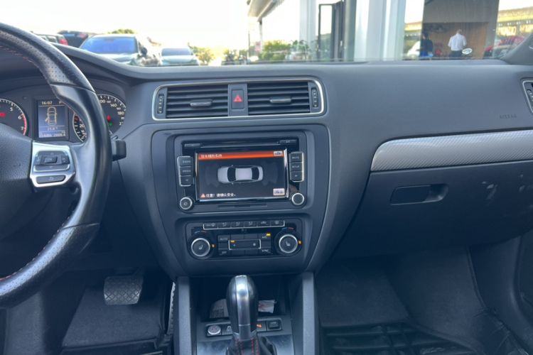 Used Volkswagen Sagitar 2013 2.0 TSI GLI Audio And AC Panel