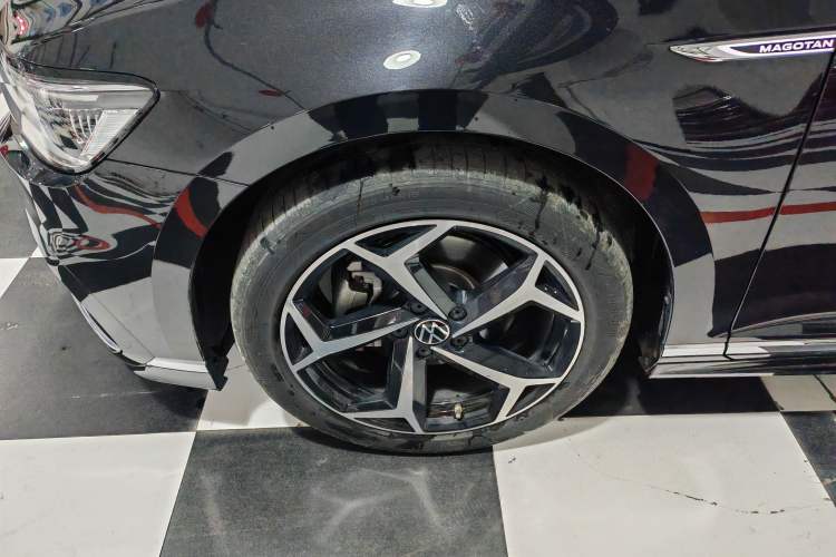 Used Volkswagen Magotan 2024 2 Million Units Zhongxiang Version 330TSI DSG Luxury Edition Exterior 6