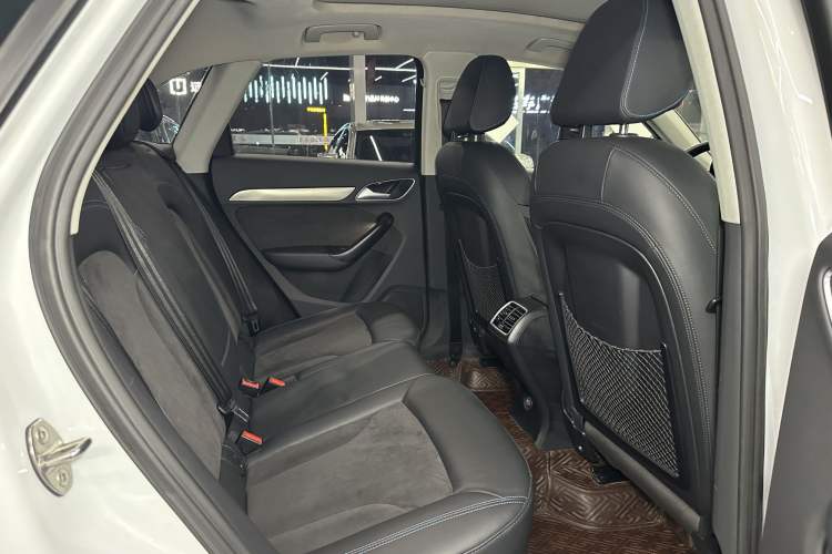 Used Audi Q3 2016 40 TFSI quattro all-wheel-drive sport model
