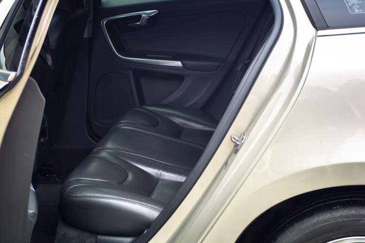 Used Volvo V60 2017 T4 Smart Edition China V Standard
