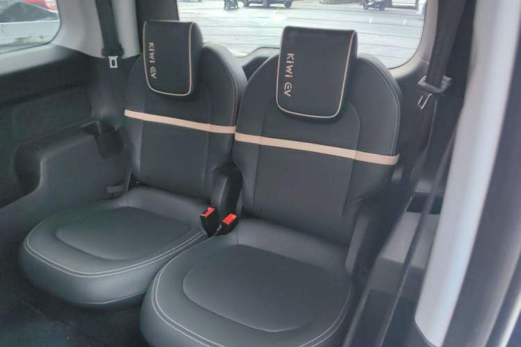 Used Baojun KiWi EV 2021 Artist Model Lithium Iron Phosphate Interior 2