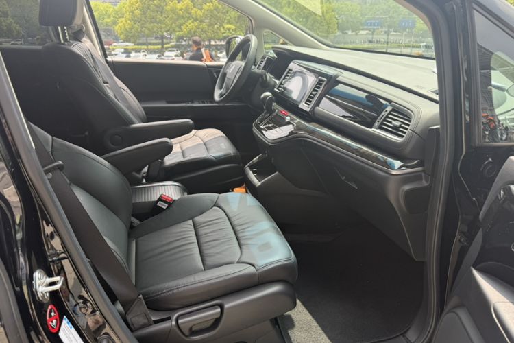 Used Honda Elysion 2019 2.0L Hybrid Luxury Edition Interior 10