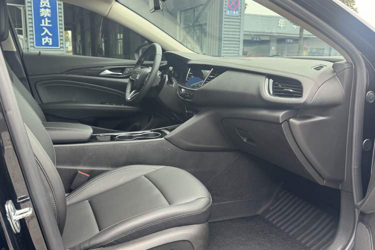 Used Buick Regal 2024 25T Deluxe Edition Interior 5