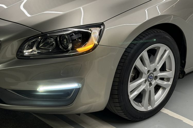 Used Volvo S60 2014 S60L 2.0T Zhiyuan Edition
