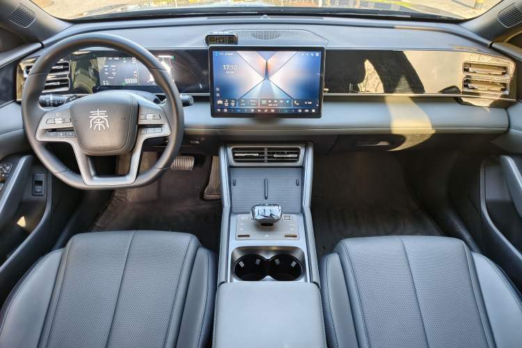 Used BYD Qin L 2025 DM-i Smart Drive 80KM Leading Model Interior 1