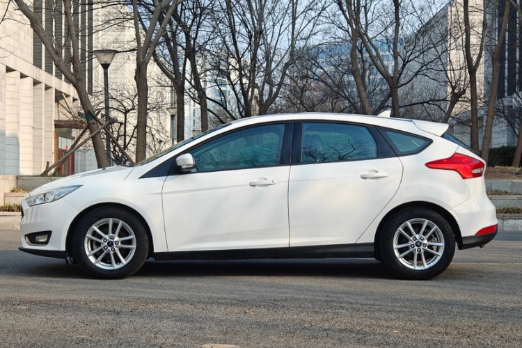 Used Ford Focus 2015 Hatchback EcoBoost 125 Automatic Supreme Style Edition
