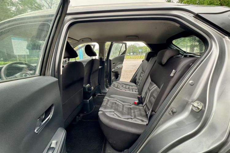 Used Nissan Kicks 2021 1.5L XL CVT Cool Enjoyment Edition Interior 3