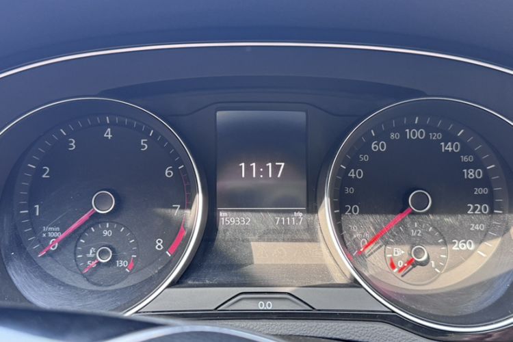 Used Volkswagen Magotan 2017 330TSI DSG Luxury Model Odometer Close Up