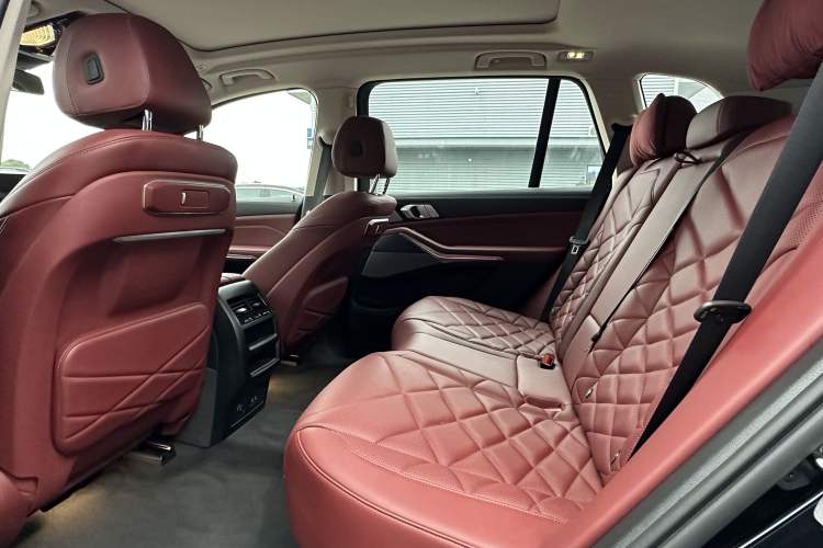 Used BMW X5 2023 xDrive 30Li Luxury M Sport Package Interior 4