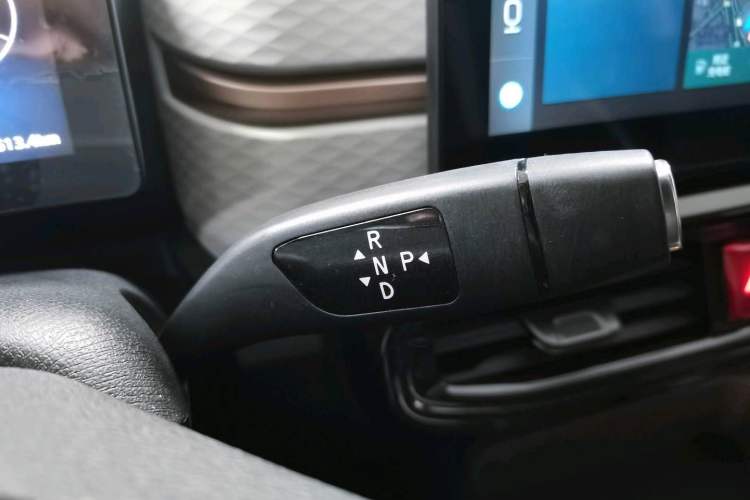 Used SOL E10X 2021 302 km Range Fashion Edition 31.4 kWh