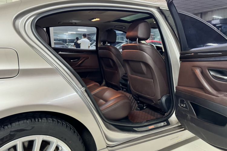 Used BMW 5 Series 2014 525Li Luxury Design Package Interior 5