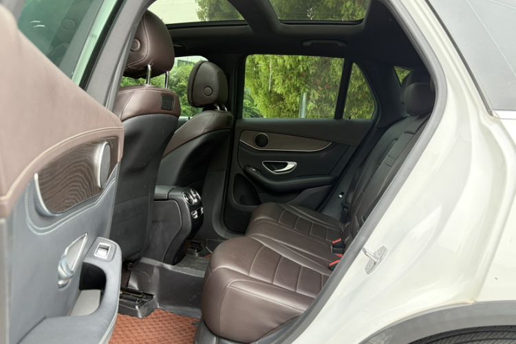 Used Mercedes-Benz GLC 2017 GLC 300 4MATIC Sport Edition Interior 6