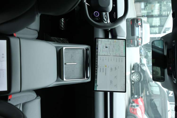 Used XPeng P7 2025 Model—750 All-Wheel-Drive High-Performance Ultra