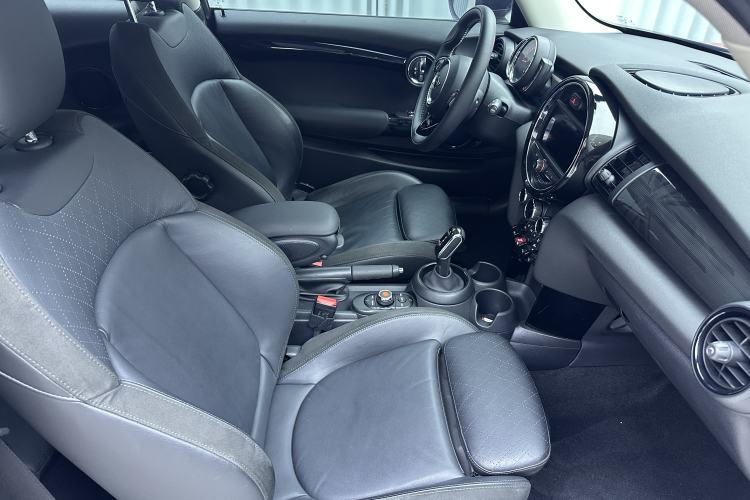 Used MINI 2020 1.5T COOPER Three-Door Midnight Red Limited Edition
