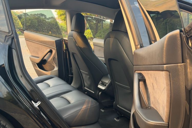 Used Tesla Model 3 2021 Standard Range Rear-Wheel Drive Upgraded Version 3D6 Interior 9