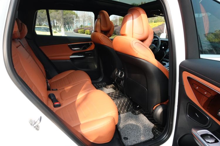 Used Mercedes-Benz GLC 2023 GLC 260 L 4MATIC Luxury Model 5 Seats
