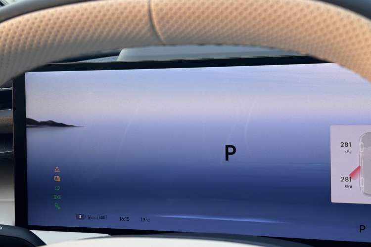 Used Geely Galaxy E8 2024 665 km Range Rear-Drive Starship Long-Range Version