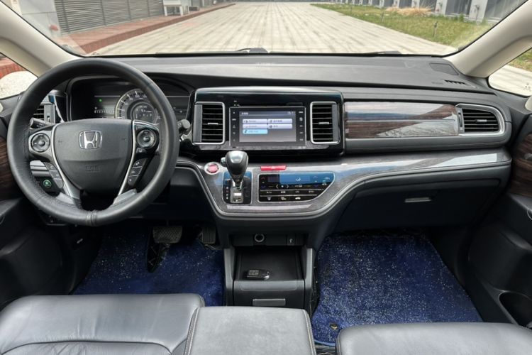 Used Honda Elysion 2016 2.4L Supreme Edition Interior 1