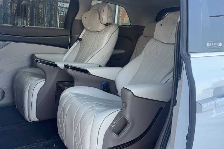 Used Denza D9 2022 EV 620 Prestige Model Interior 3