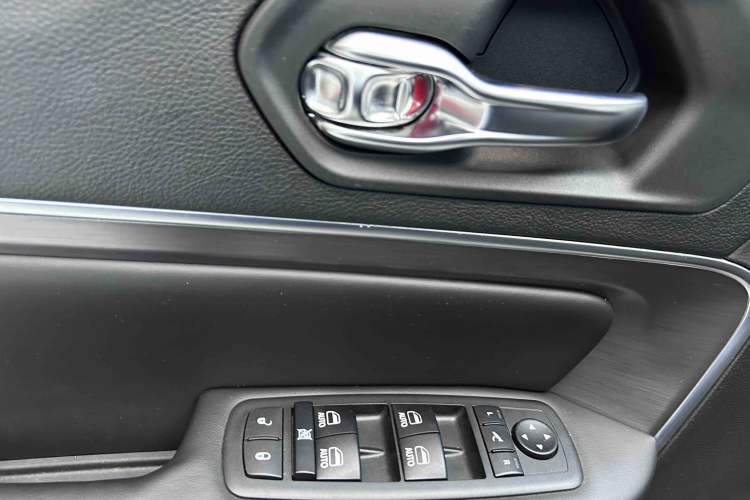 Used Jeep Grand Commander 2018 2.0T Four-Wheel Drive Smart Enjoyment Version China V Emission Standard