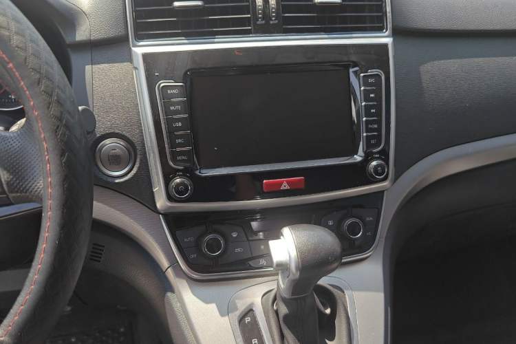 Used Haval M6 2019 1.5T DCT Two-Wheel Drive Elite Version China V Standard