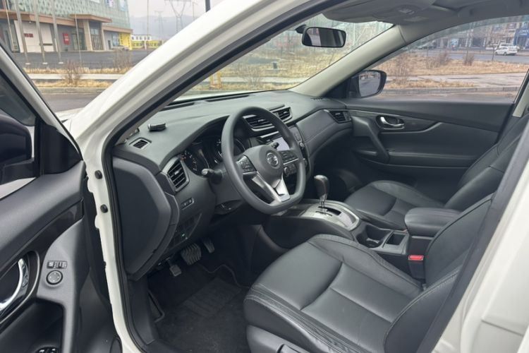 Used Nissan X-Trail 2017 2.0L CVT Comfort Edition 2WD Interior 3