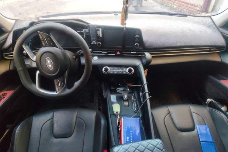 Used Hyundai Elantra 2022 1.5L CVT GLX Elite Edition Interior 4