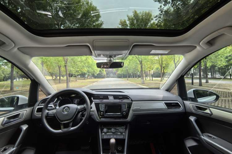 Used Volkswagen Touran 2016 Volkswagen Touran L 280TSI DSG Comfort Edition
