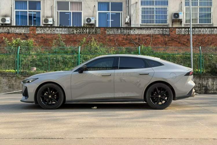 Used CHANGAN UNI-V 2022 1.5T Prestige Version Exterior 2