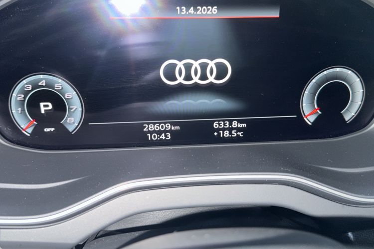 Used Audi Q5L 2022 45T Luxury Dynamic Model Odometer Close Up