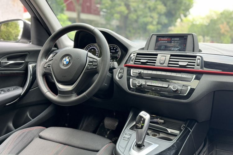 Used BMW 1 Series 2018 118i Sport Design Package Interior 4