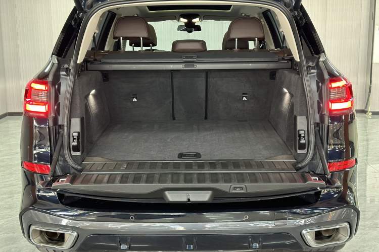 Used BMW X5 2022 Restyled xDrive 30Li Luxury Version M Sport Package
