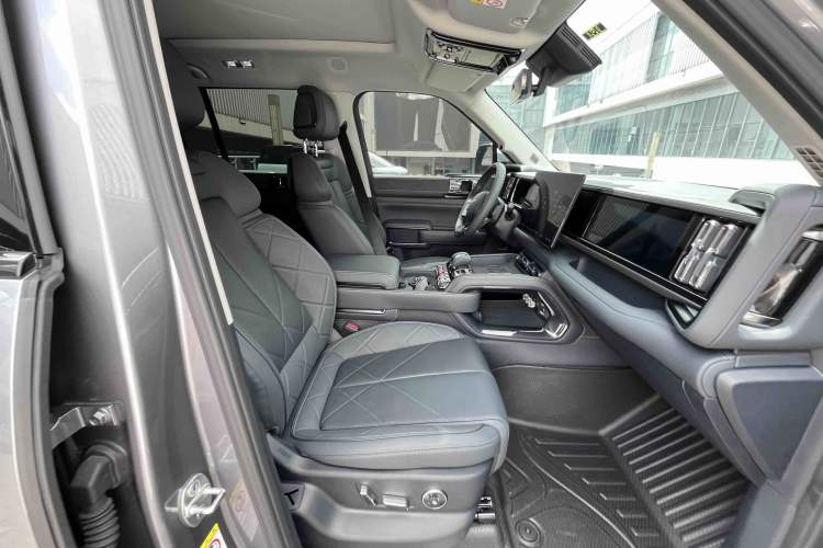 Used Formula Leopard 5 2023 Navigator Edition
