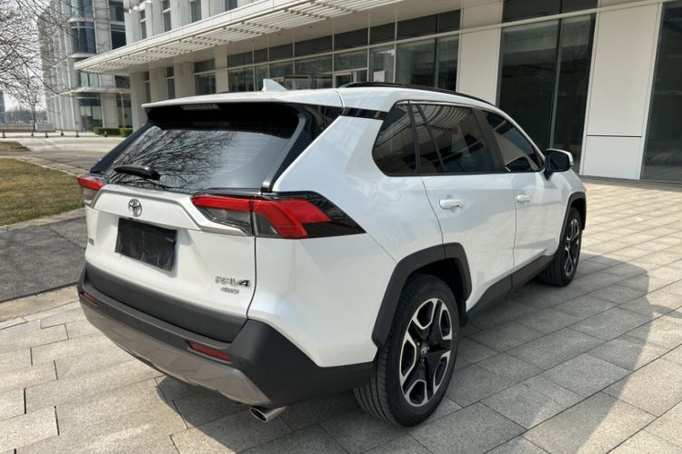 Used Toyota RAV4 2021 2.0L CVT Four-Wheel Drive Premium Edition Exterior 4