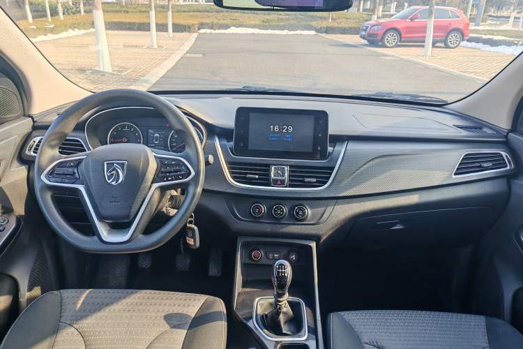 Used Baojun 730 2019 1.5L Manual Fashion Model 7-seater National V