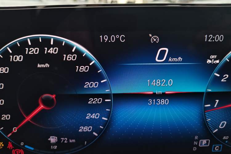 Used Mercedes-Benz A-Class 2022 Revised Version A 200 L Sport Sedan Fashionable Style Odometer Close Up